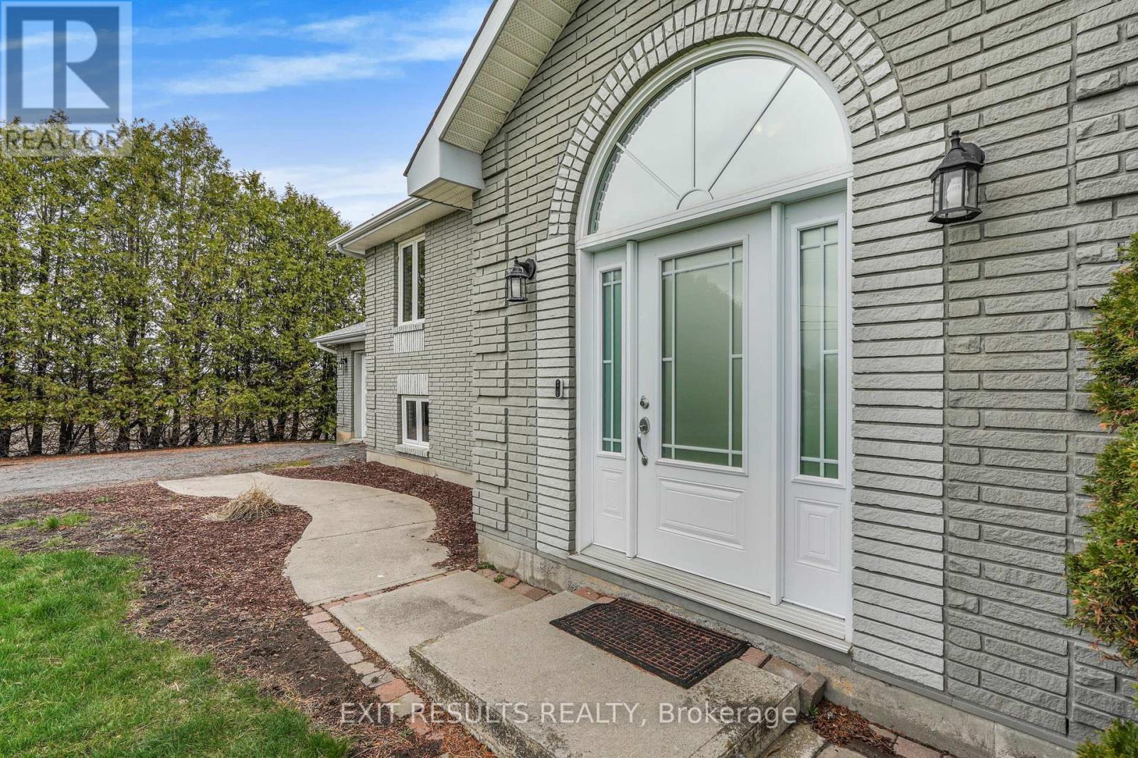 1887 Champlain Street E, Clarence-Rockland, Ontario  K0A 1N0 - Photo 4 - X13072604
