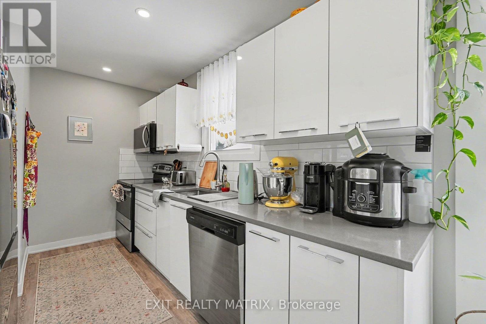 91 Sheldrake Drive, Ottawa, Ontario  K2L 1T1 - Photo 3 - X13074104