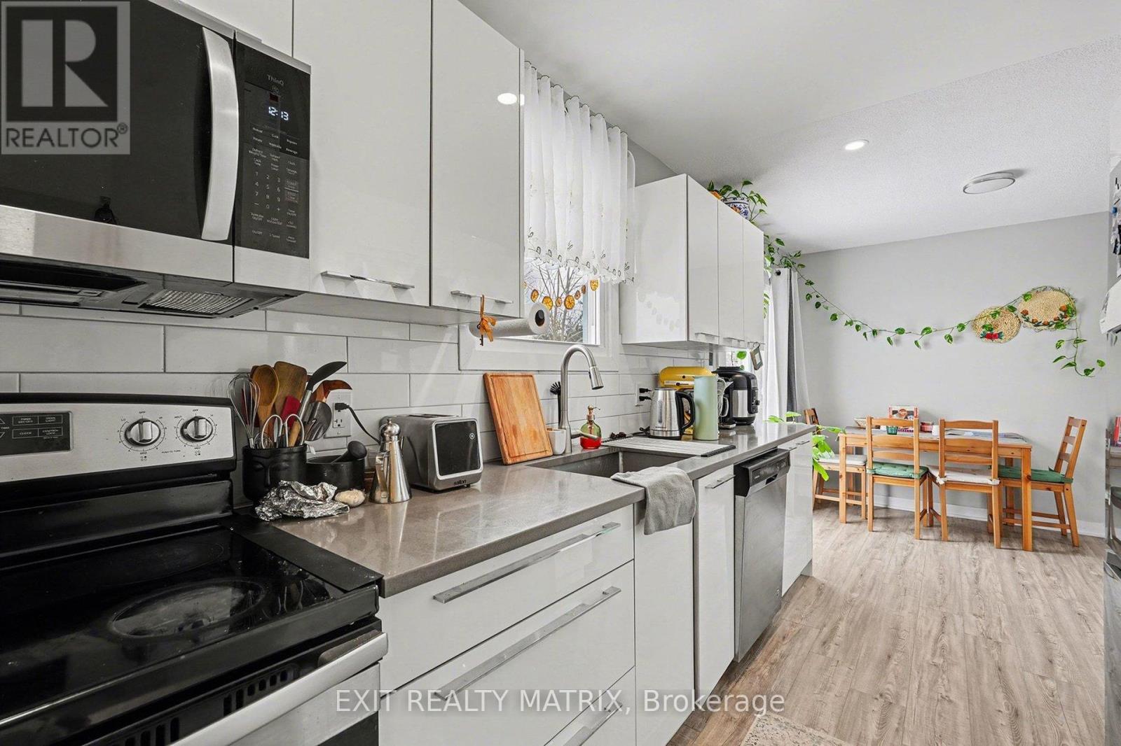 91 Sheldrake Drive, Ottawa, Ontario  K2L 1T1 - Photo 5 - X13074104