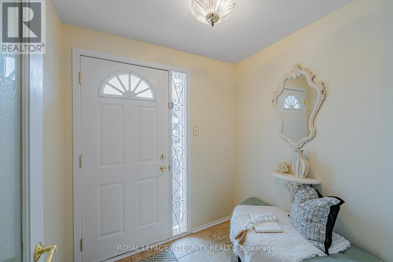 664 Glenhurst Crescent, Ottawa, Ontario  K1J 7B7 - Photo 3 - X13074138