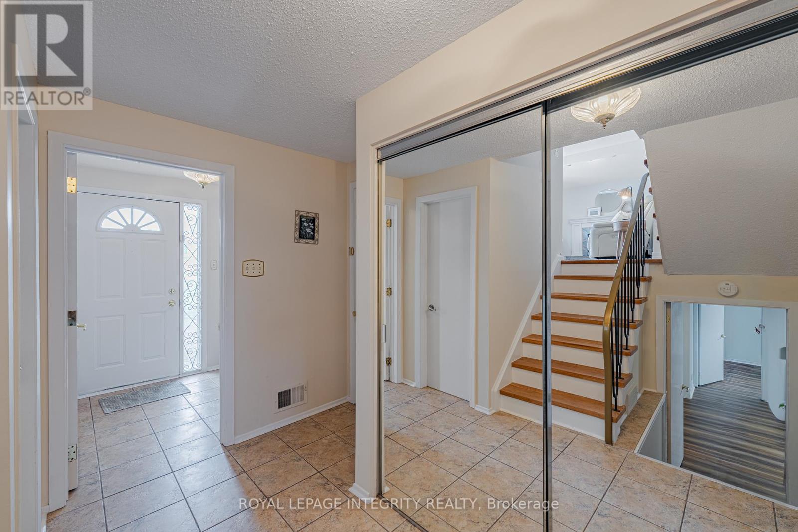 664 Glenhurst Crescent, Ottawa, Ontario  K1J 7B7 - Photo 4 - X13074138