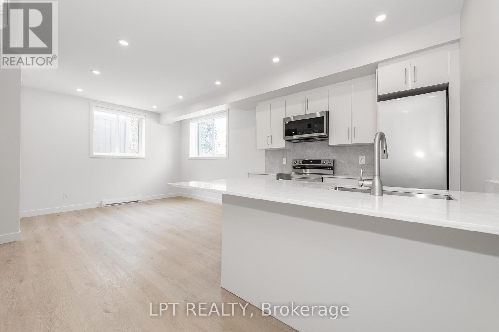 1 - 250 Shakespeare Street, Ottawa, Ontario  K1L 5M6 - Photo 2 - X13078196