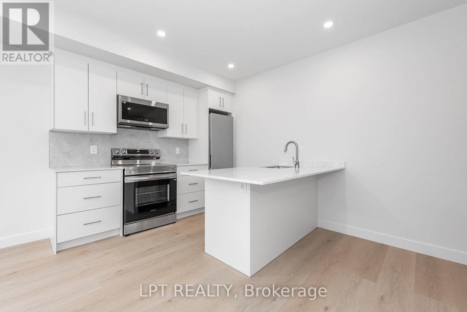 1 - 250 Shakespeare Street, Ottawa, Ontario  K1L 5M6 - Photo 3 - X13078196