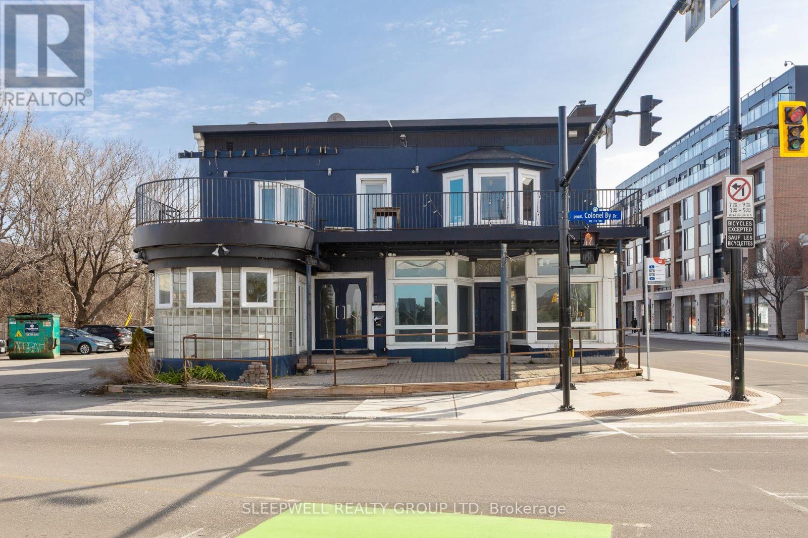 221 ECHO DRIVE, Ottawa, Ontario