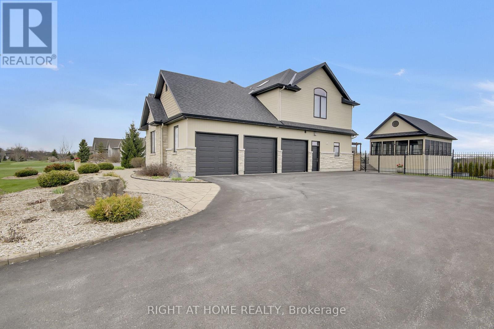 105 Ravenview Way, Ottawa, Ontario  K2W 0E2 - Photo 2 - X13080614