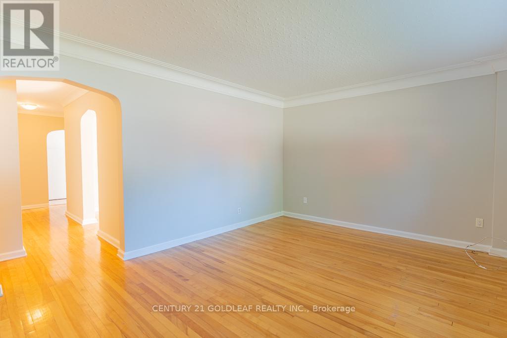 543 Kirkwood Avenue, Ottawa, Ontario  K1Z 5X2 - Photo 3 - X13080986