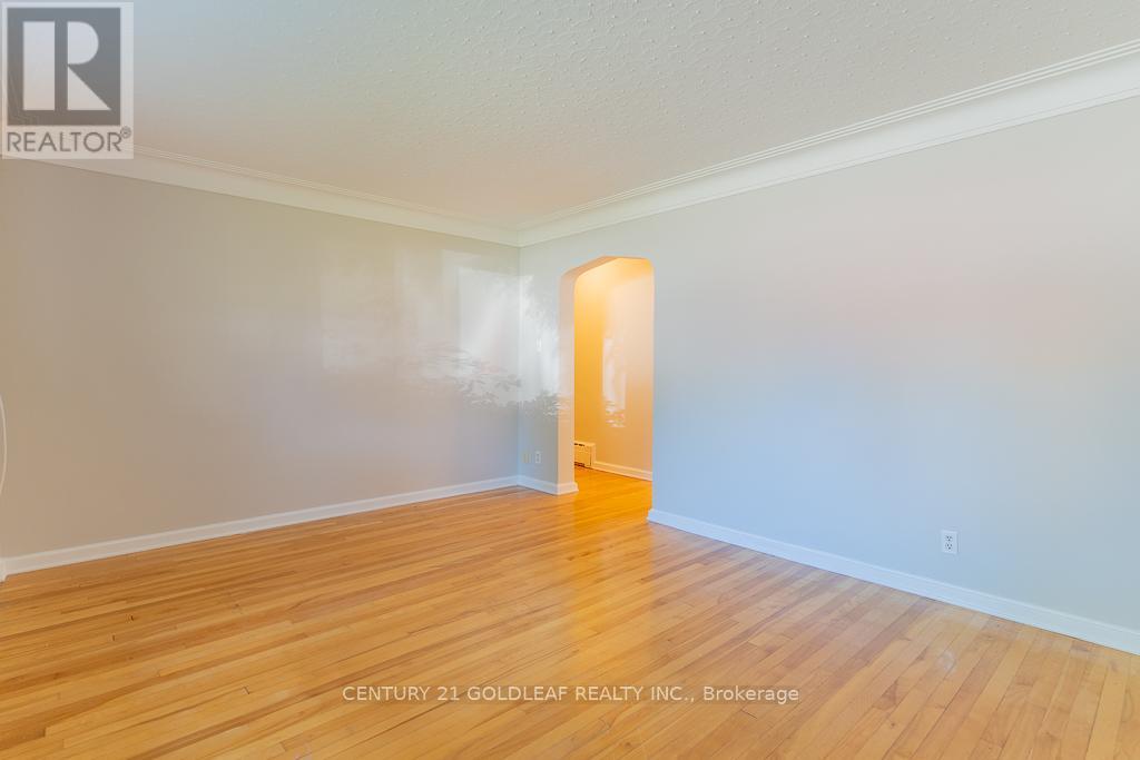 543 Kirkwood Avenue, Ottawa, Ontario  K1Z 5X2 - Photo 4 - X13080986