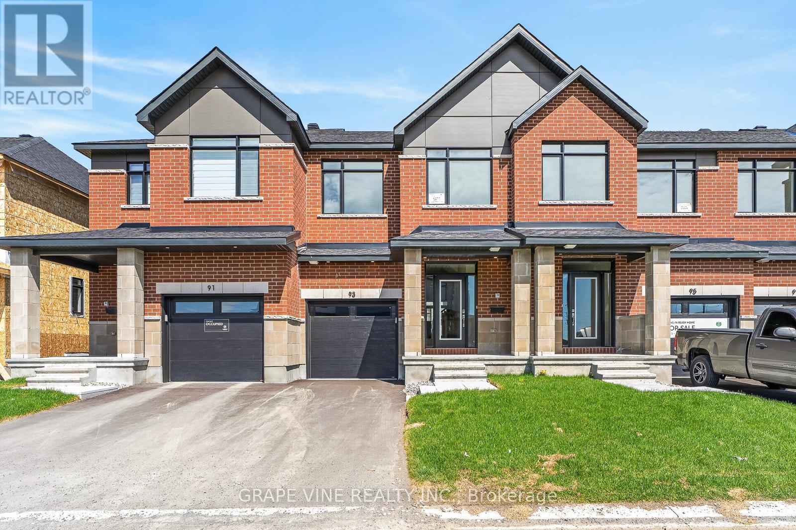 93 SAN FELICE CIRCLE, Ottawa, Ontario