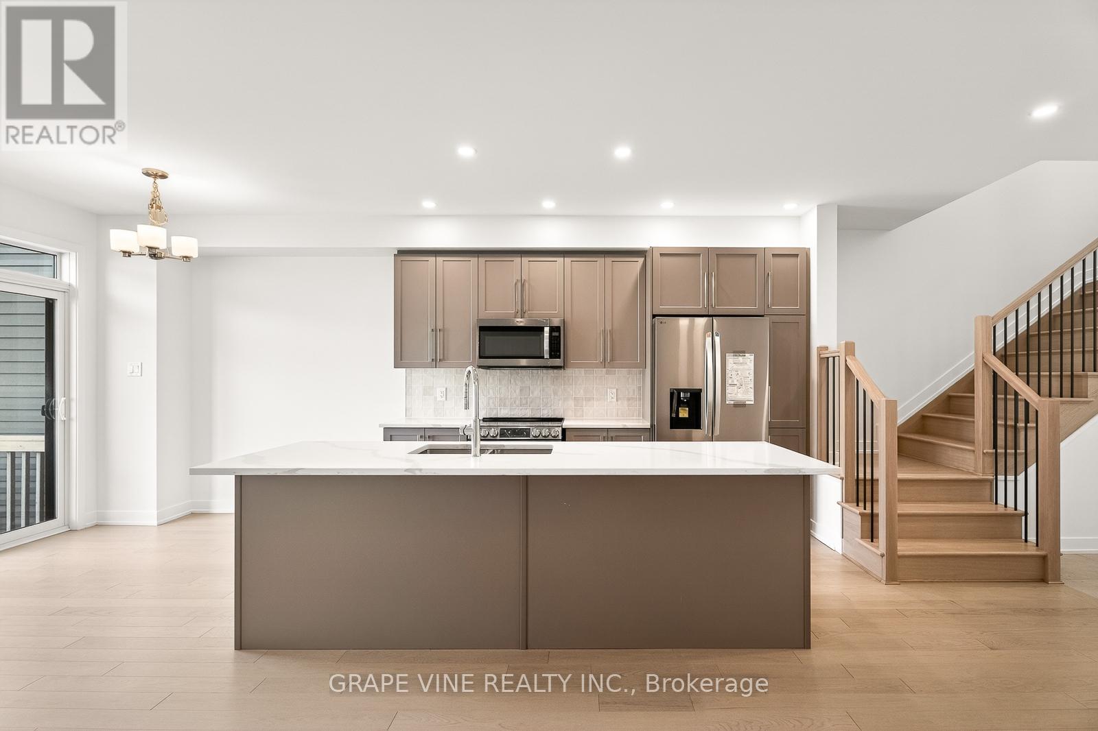 93 San Felice Circle, Ottawa, Ontario  K2S 2R9 - Photo 10 - X13082876
