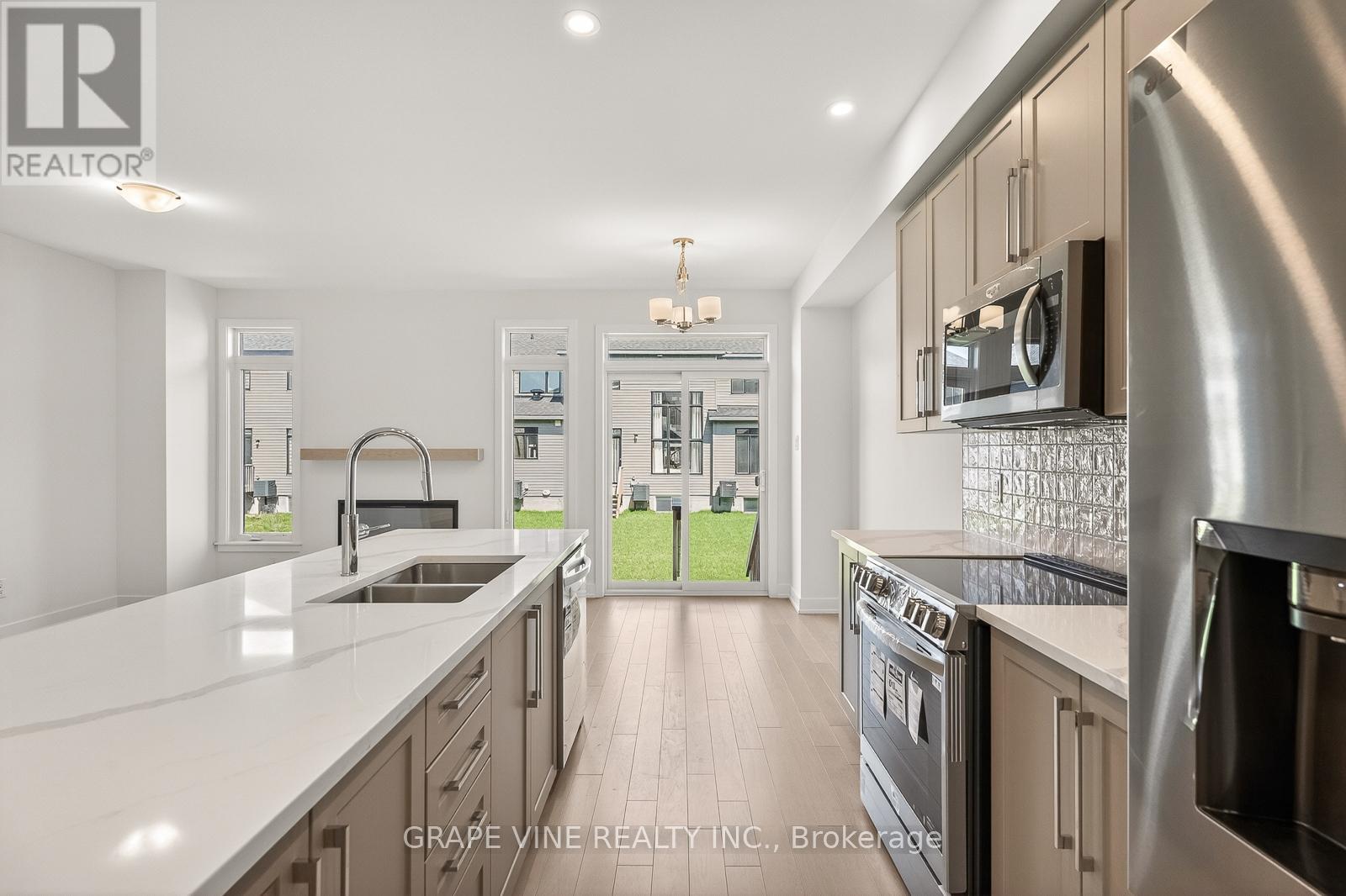 93 San Felice Circle, Ottawa, Ontario  K2S 2R9 - Photo 11 - X13082876