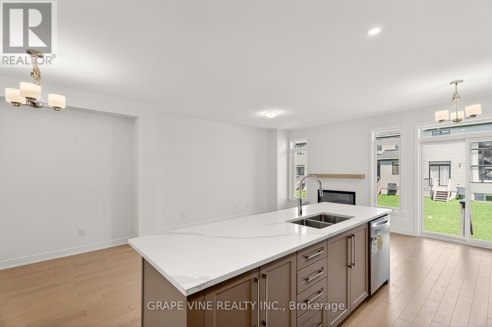 93 San Felice Circle, Ottawa, Ontario  K2S 2R9 - Photo 12 - X13082876