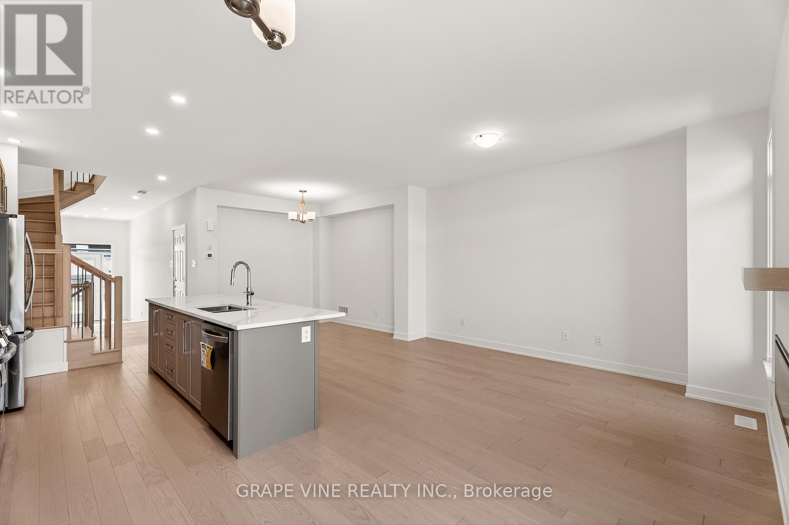 93 San Felice Circle, Ottawa, Ontario  K2S 2R9 - Photo 18 - X13082876