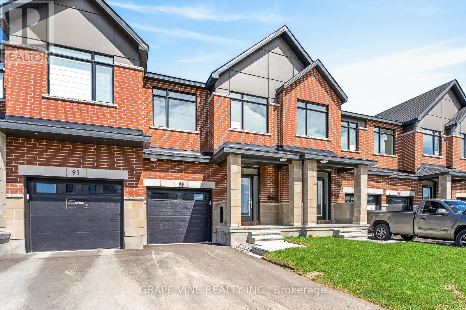 93 San Felice Circle, Ottawa, Ontario  K2S 2R9 - Photo 3 - X13082876