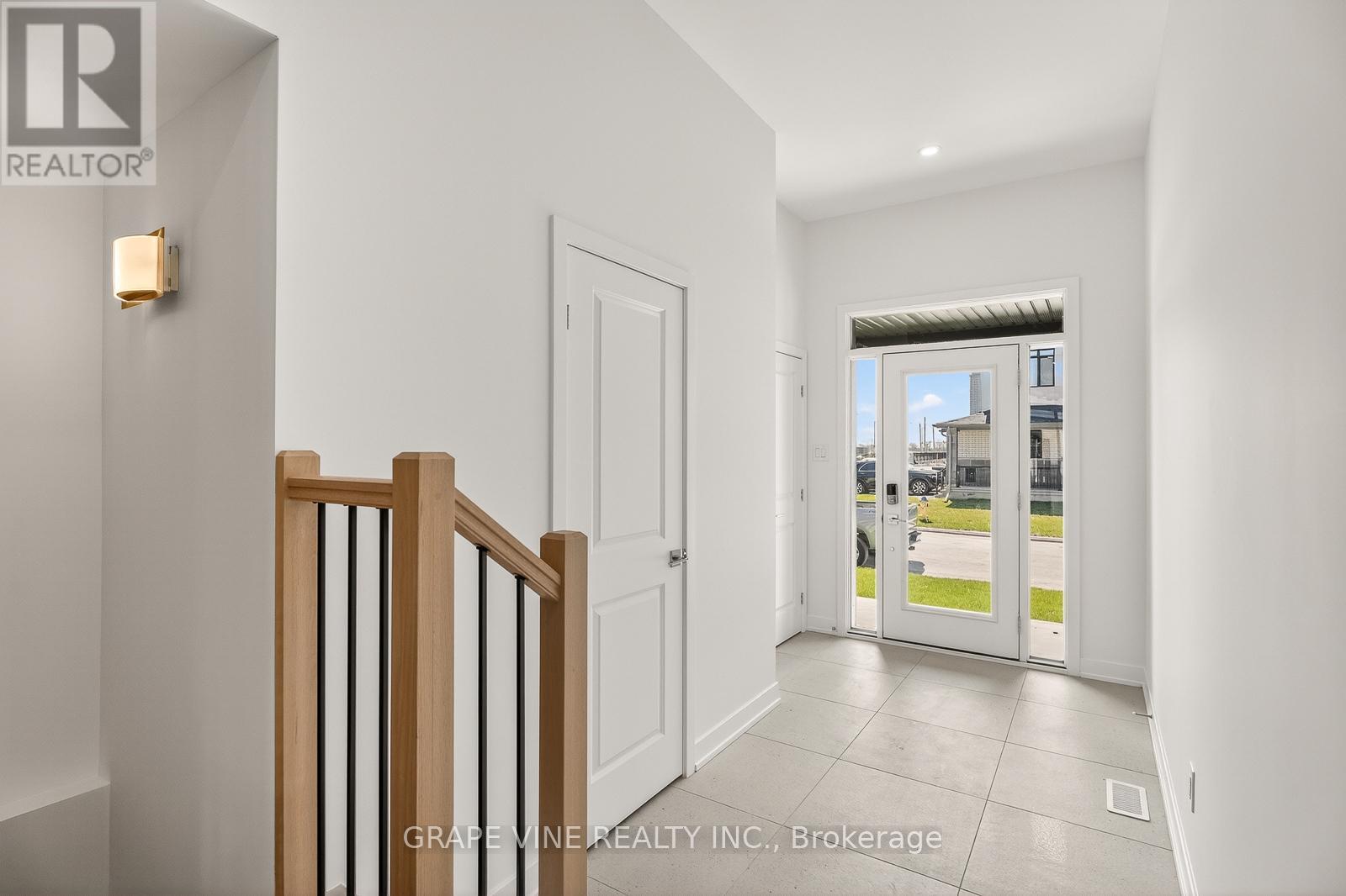 93 San Felice Circle, Ottawa, Ontario  K2S 2R9 - Photo 5 - X13082876
