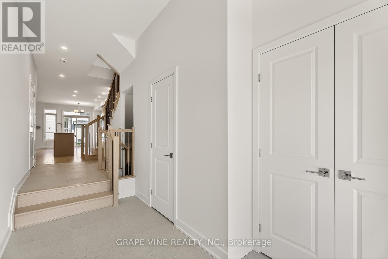 93 San Felice Circle, Ottawa, Ontario  K2S 2R9 - Photo 6 - X13082876