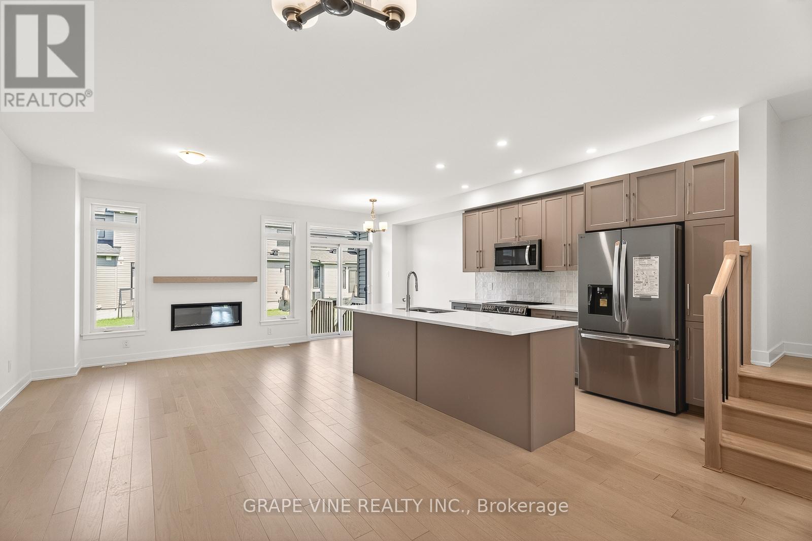 93 San Felice Circle, Ottawa, Ontario  K2S 2R9 - Photo 8 - X13082876