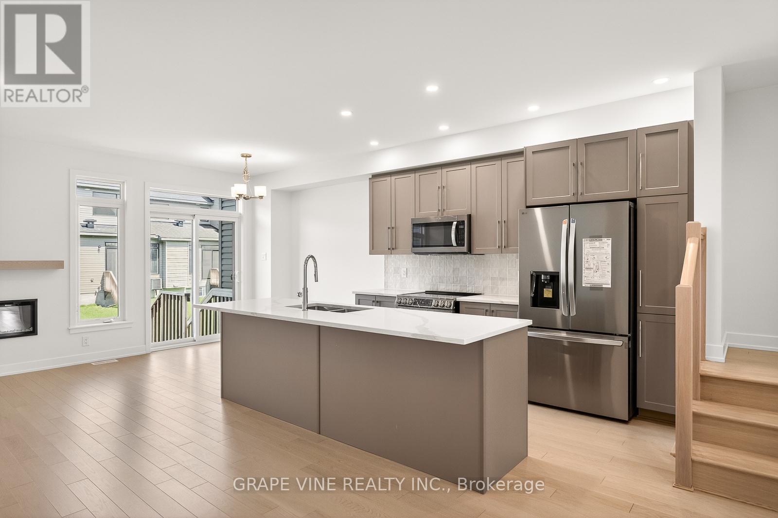 93 San Felice Circle, Ottawa, Ontario  K2S 2R9 - Photo 9 - X13082876