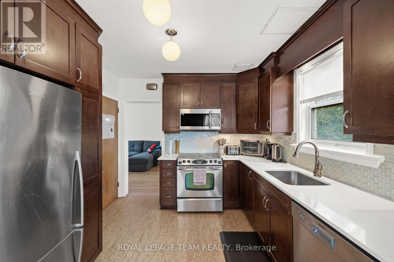 873 Smyth Road, Ottawa, Ontario  K1G 1P4 - Photo 11 - X13083488