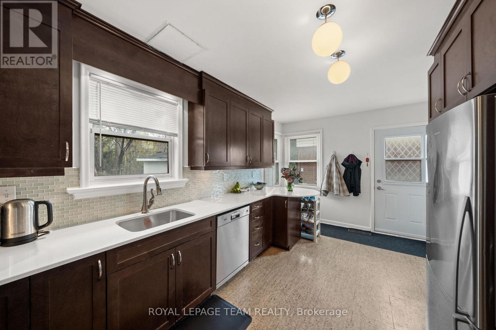 873 Smyth Road, Ottawa, Ontario  K1G 1P4 - Photo 12 - X13083488