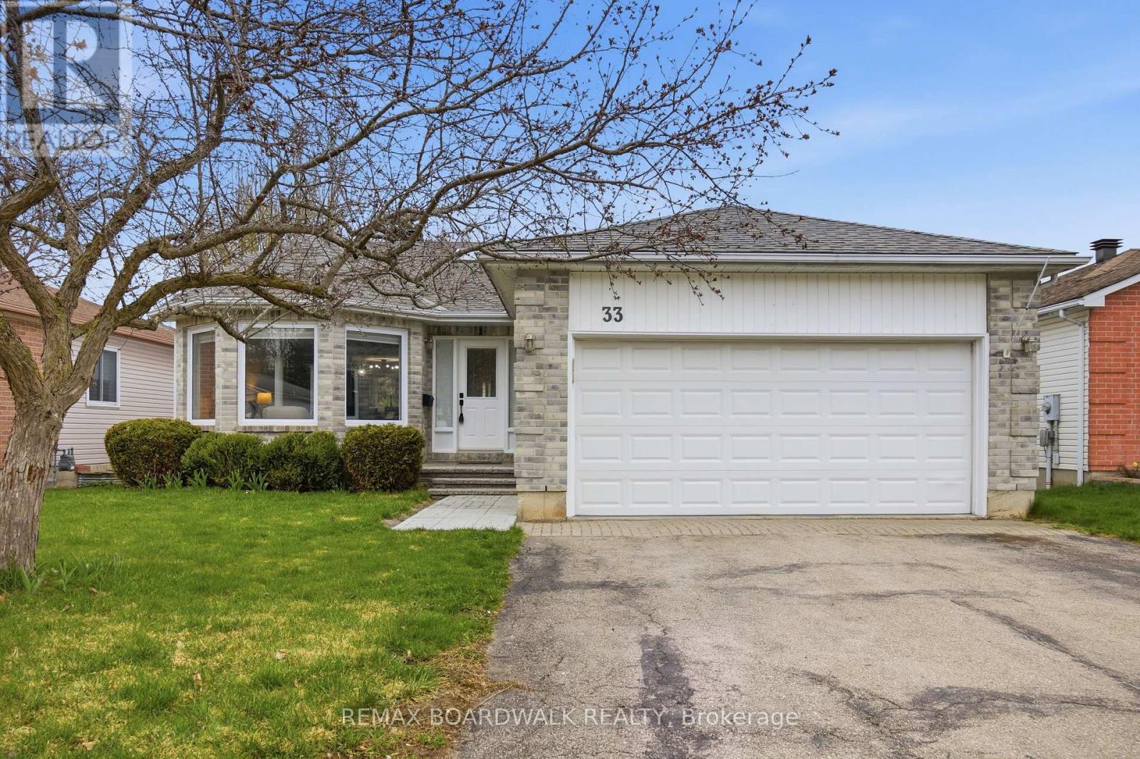 33 TREELAWN BOULEVARD, Perth, Ontario