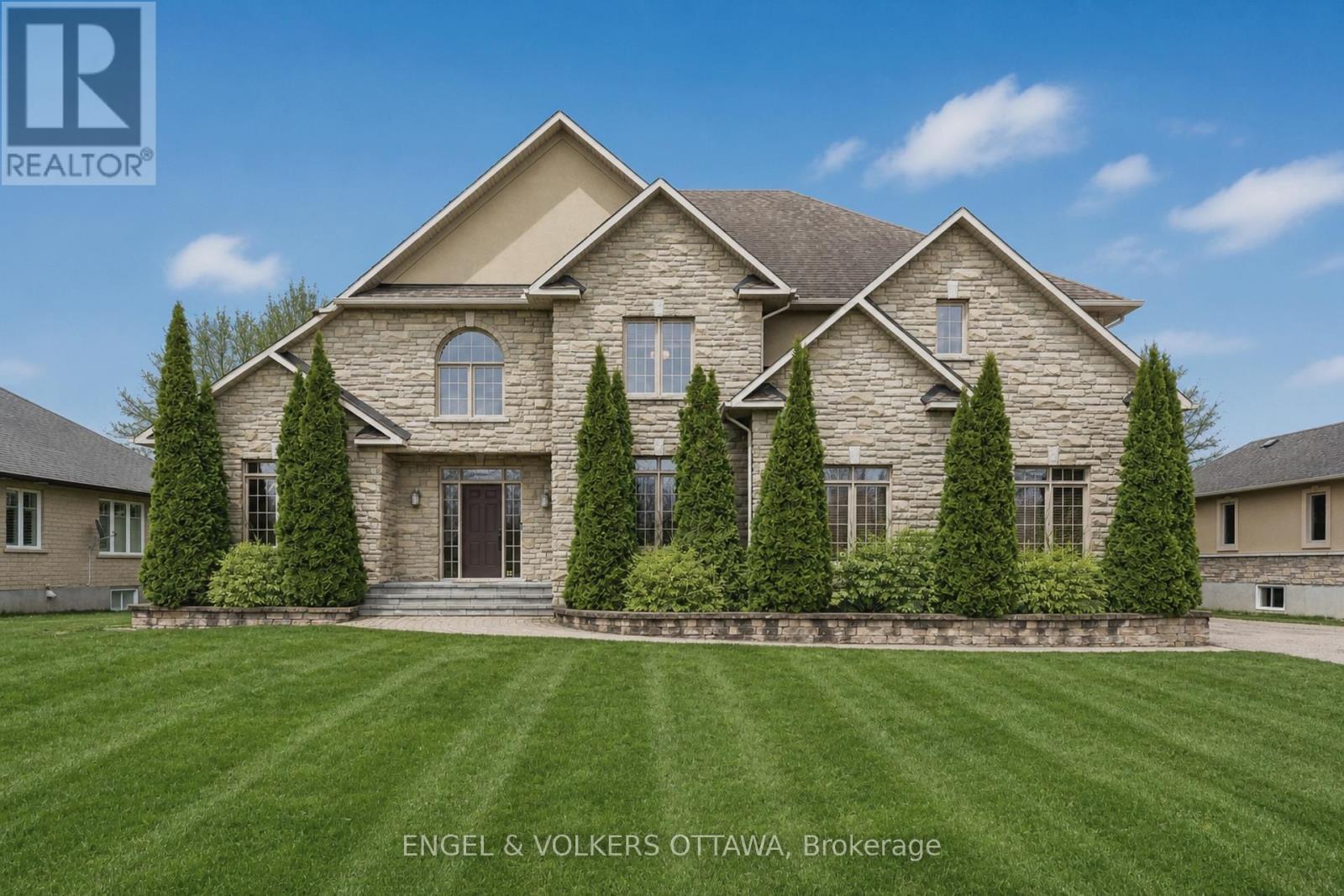6842 SOUTH VILLAGE DRIVE, Ottawa, Ontario