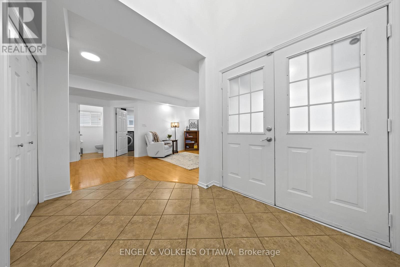 57 Newcastle Avenue, Ottawa, Ontario  K2K 3B5 - Photo 2 - X13085808