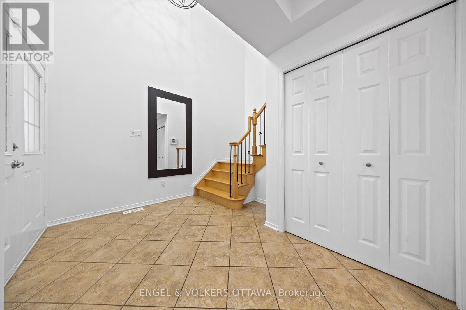 57 Newcastle Avenue, Ottawa, Ontario  K2K 3B5 - Photo 3 - X13085808