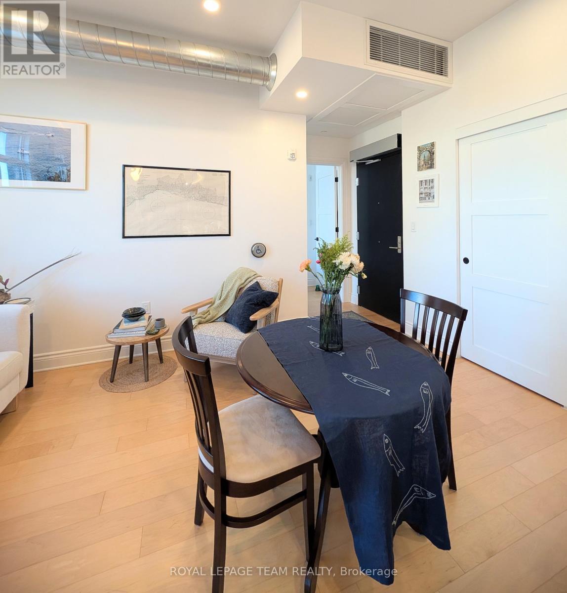 304 - 101 Pinhey Street, Ottawa, Ontario  K1Y 1V9 - Photo 2 - X13086414