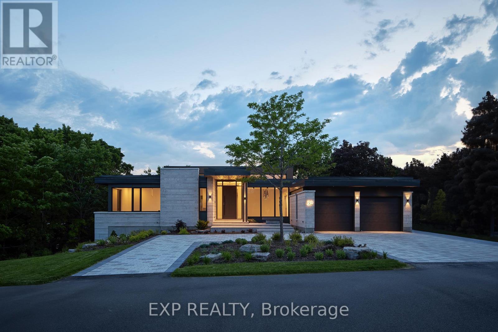 32 CLOVELLY ROAD, Ottawa, Ontario
