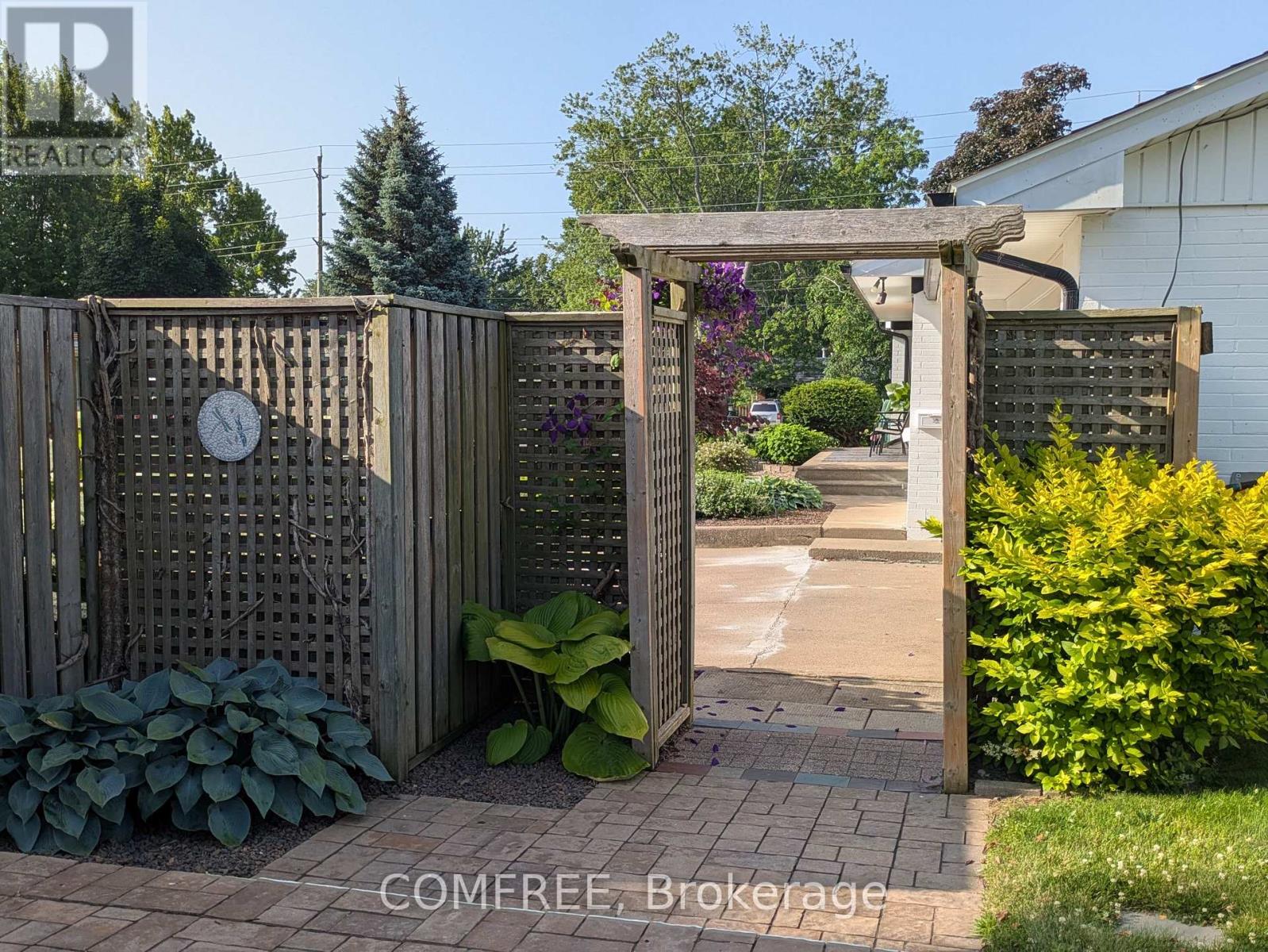 21 Seacliff Drive W, Leamington, Ontario  N8H 2L5 - Photo 4 - X13087002