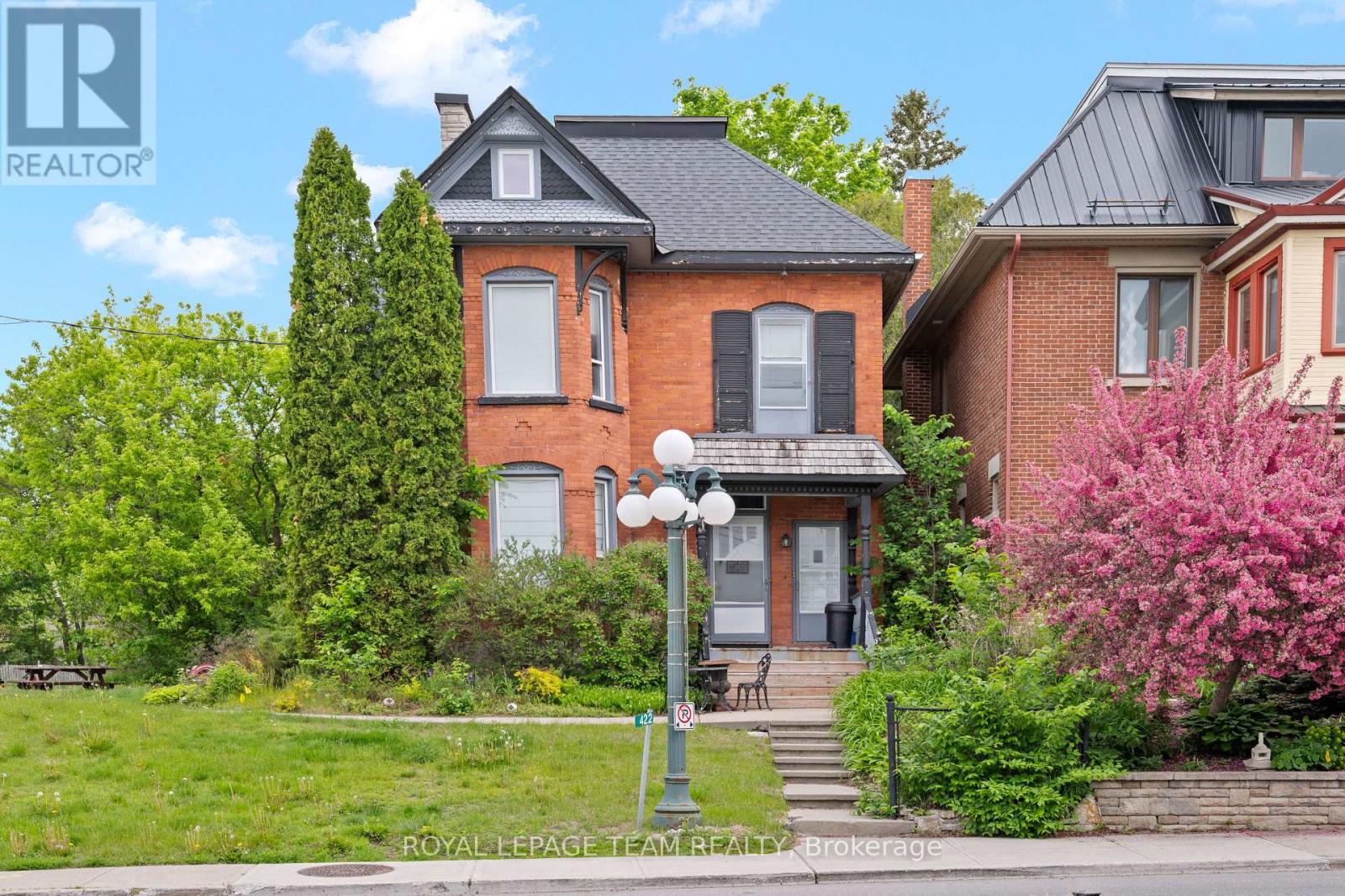 422 DONALD B MUNRO DRIVE, Ottawa, Ontario