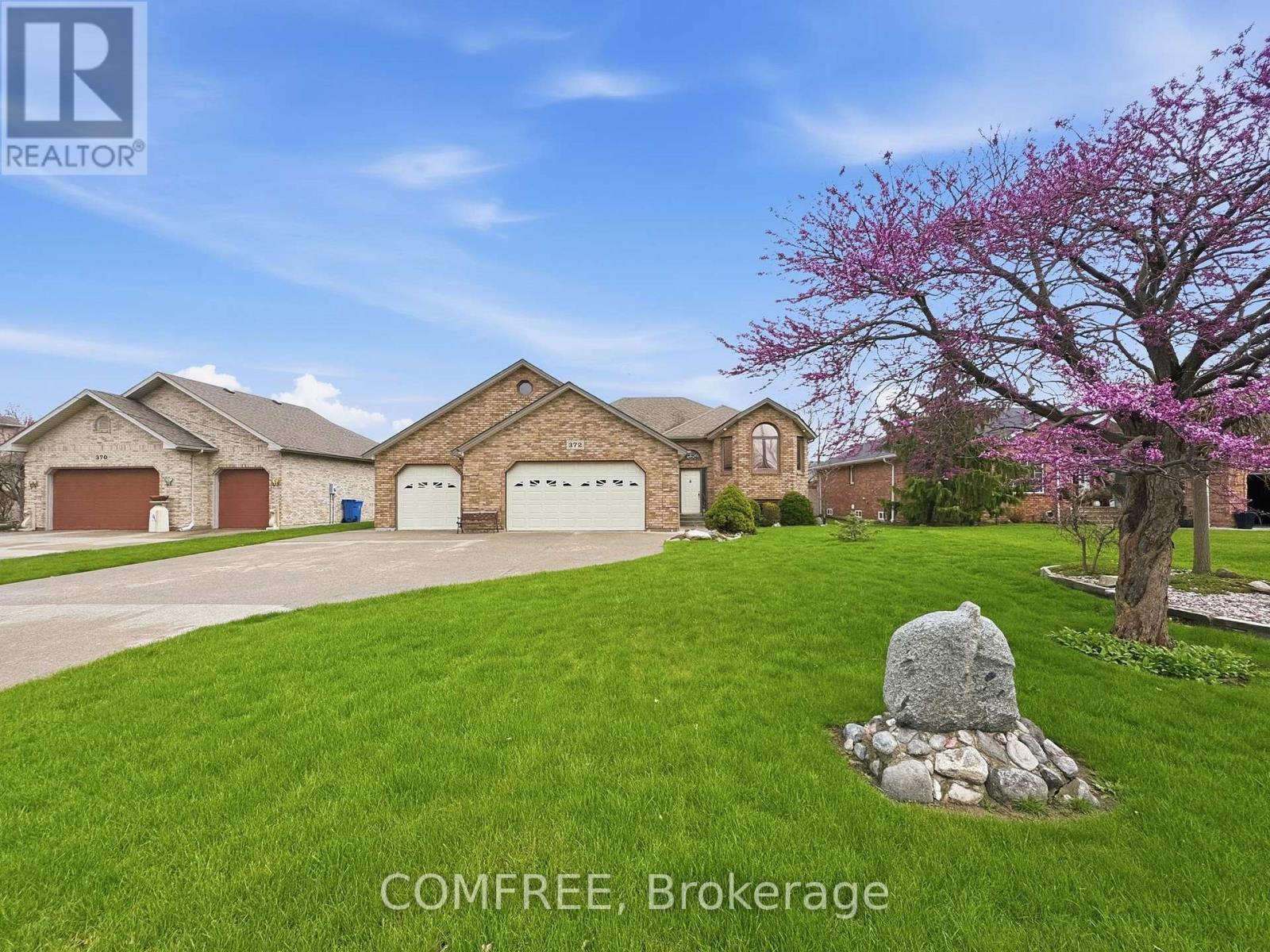 372 EAST PUCE ROAD, Lakeshore, Ontario