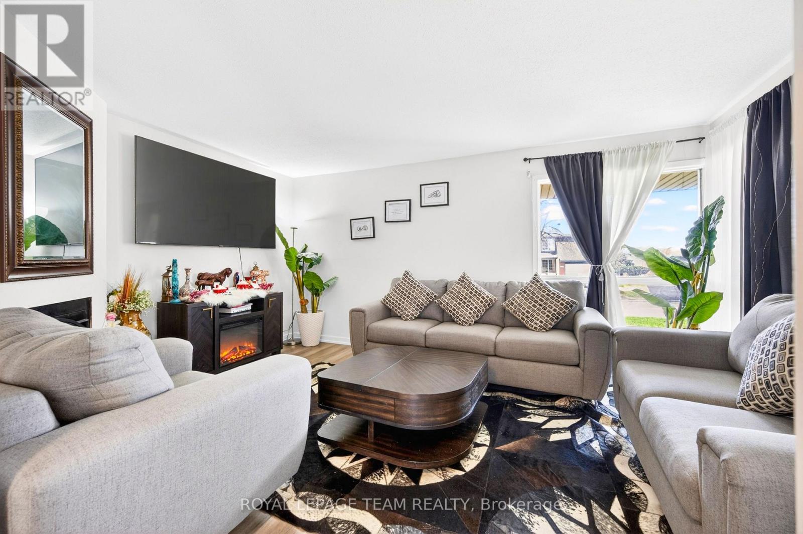 1631 Saxony Crescent, Ottawa, Ontario  K1B 5K8 - Photo 3 - X13087766