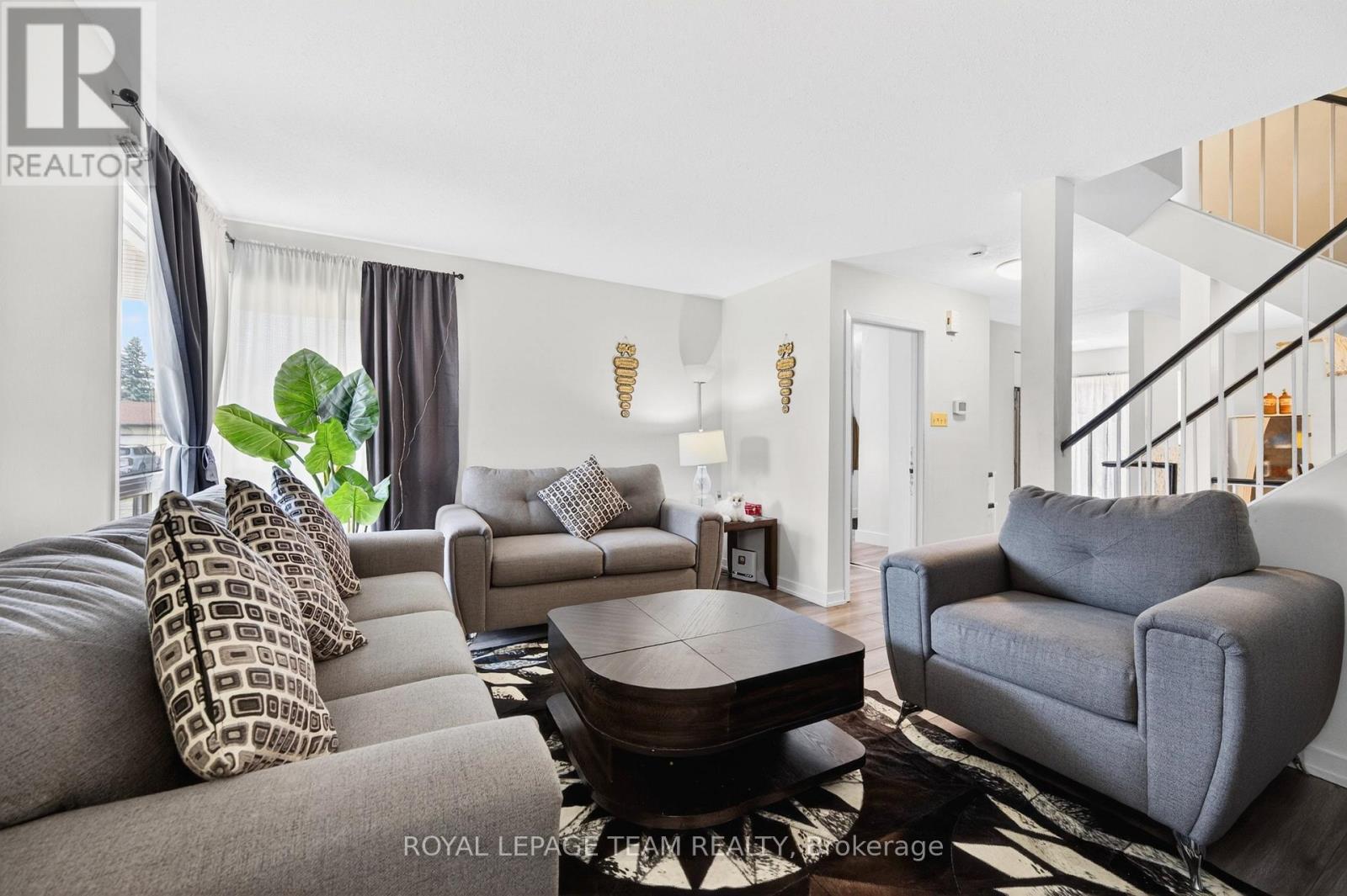 1631 Saxony Crescent, Ottawa, Ontario  K1B 5K8 - Photo 4 - X13087766