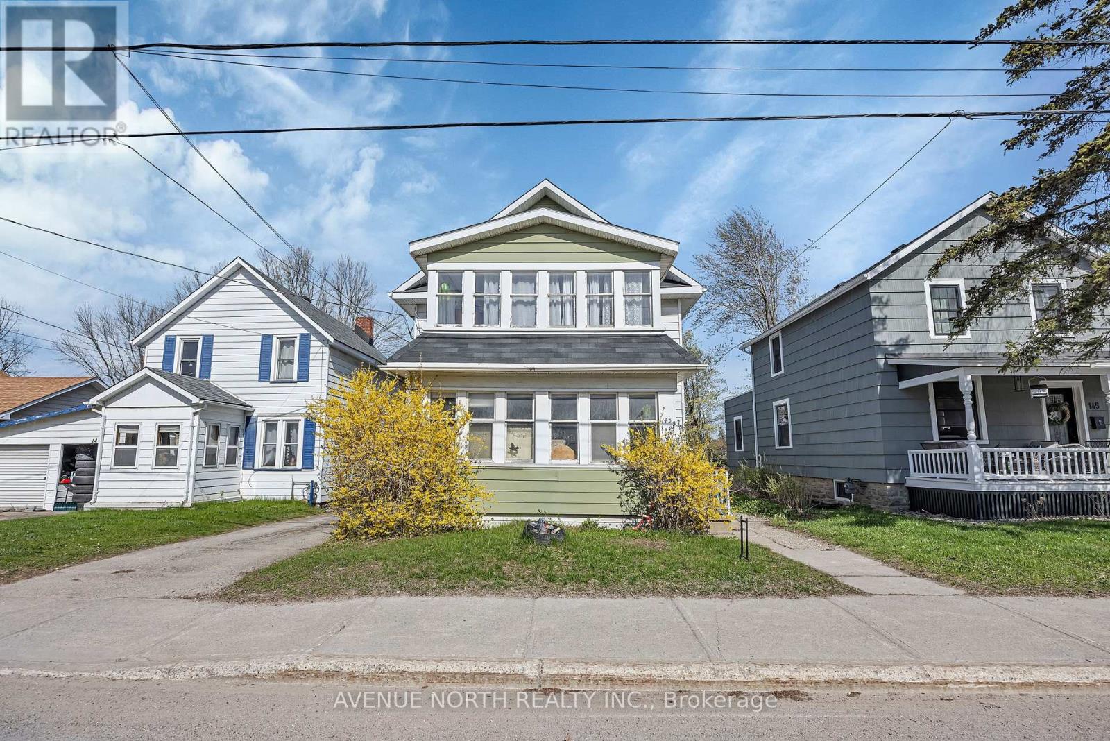 143 BROCKVILLE STREET, Smiths Falls, Ontario