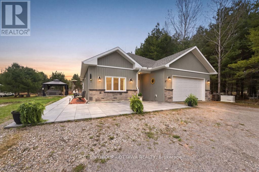 12 EASTERN AVENUE, Greater Madawaska, Ontario