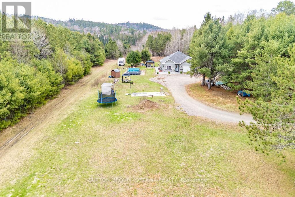 12 Eastern Avenue, Greater Madawaska, Ontario  K0J 2R0 - Photo 5 - X13091420