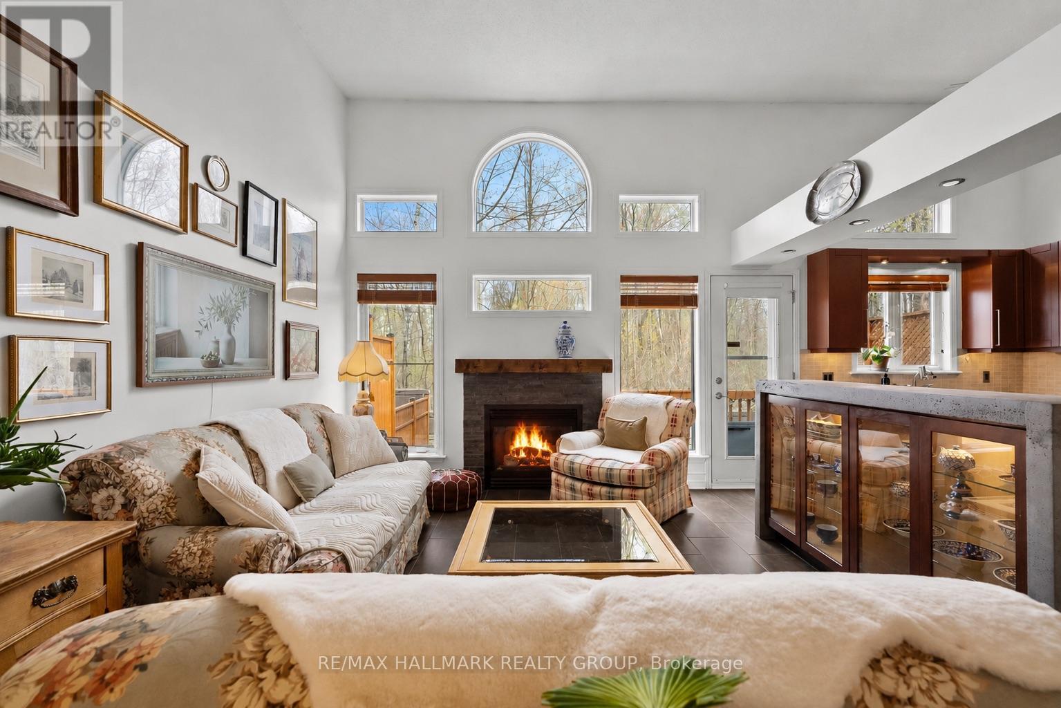 243 Gladeview Private, Ottawa, Ontario  K1T 4A7 - Photo 4 - X13091766