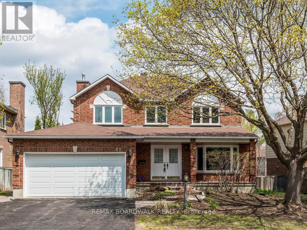 42 SLADE CRESCENT, Ottawa, Ontario