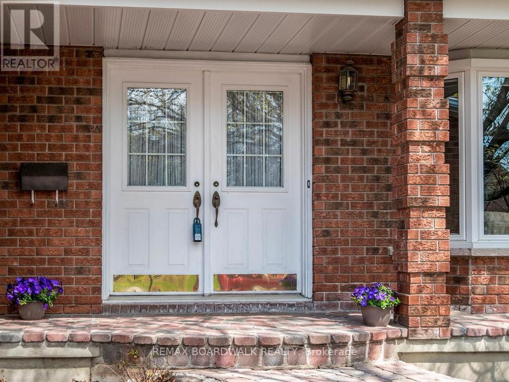 42 Slade Crescent, Ottawa, Ontario  K2K 2K9 - Photo 2 - X13092470