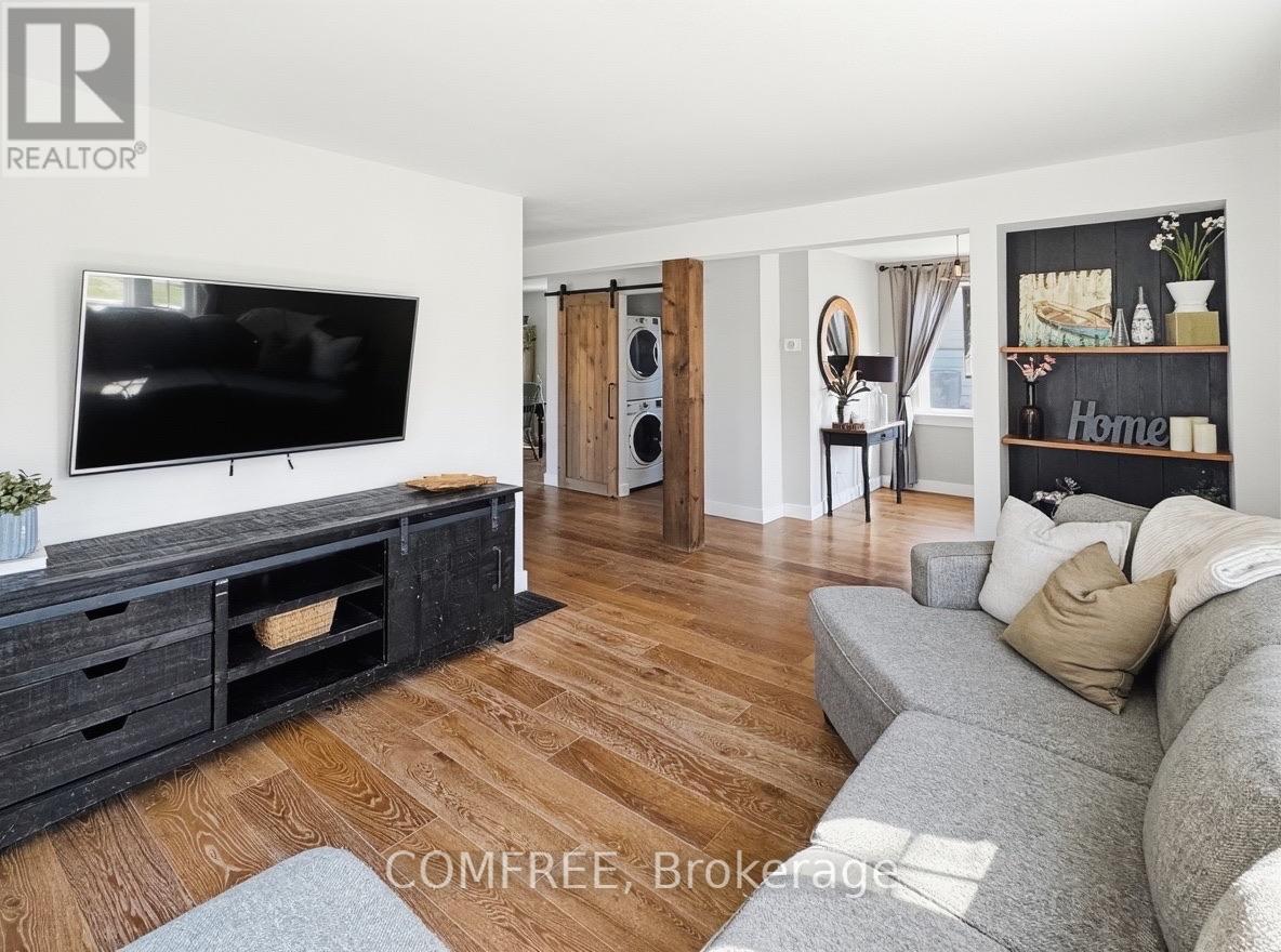 70 Gunn Street, Barrie, Ontario  L4M 2H5 - Photo 4 - S13092780