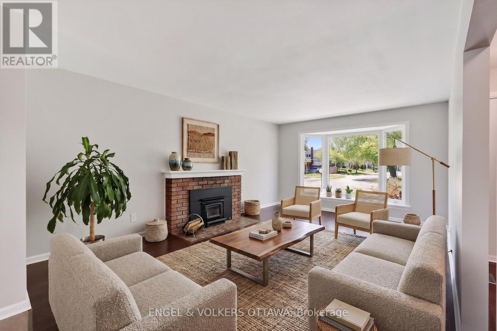 989 Connaught Avenue, Ottawa, Ontario  K2B 5M7 - Photo 2 - X13095844
