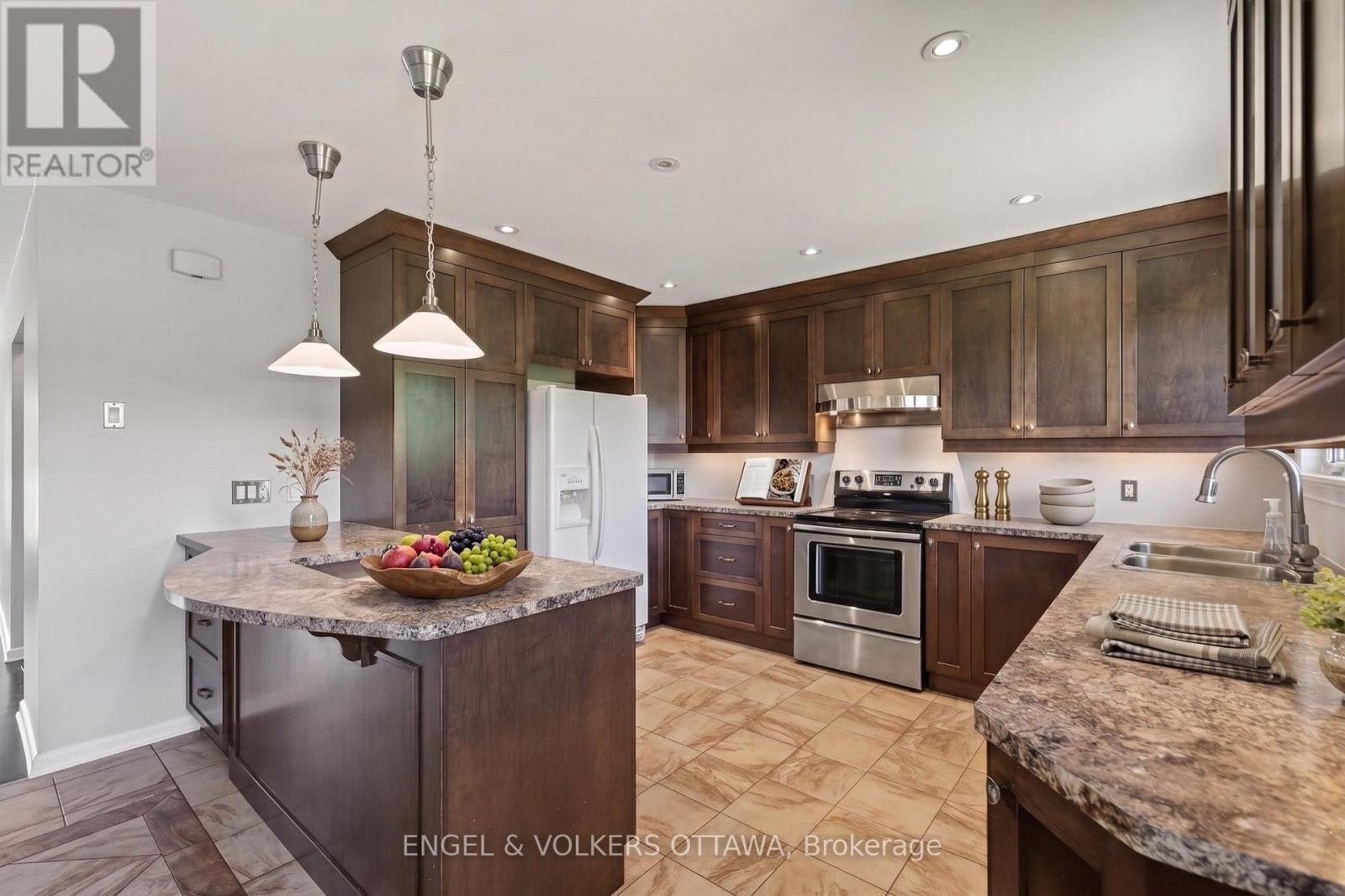 989 Connaught Avenue, Ottawa, Ontario  K2B 5M7 - Photo 4 - X13095844