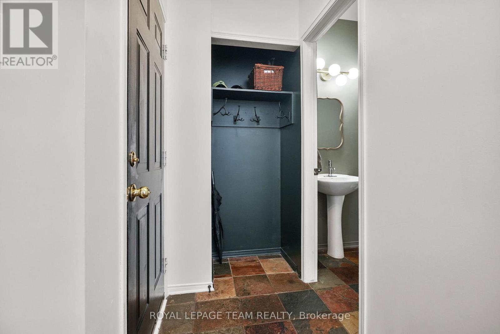 2122 Saunders Avenue, Ottawa, Ontario  K2A 4C7 - Photo 6 - X13096644