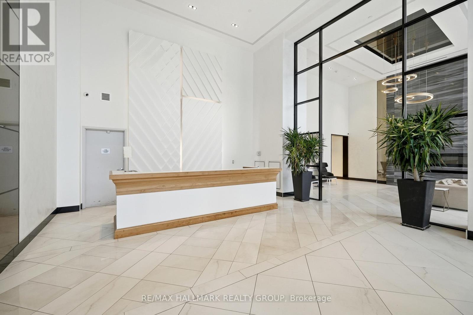 106 - 255 Bay Street, Ottawa, Ontario  K1R 0C5 - Photo 2 - X13096836