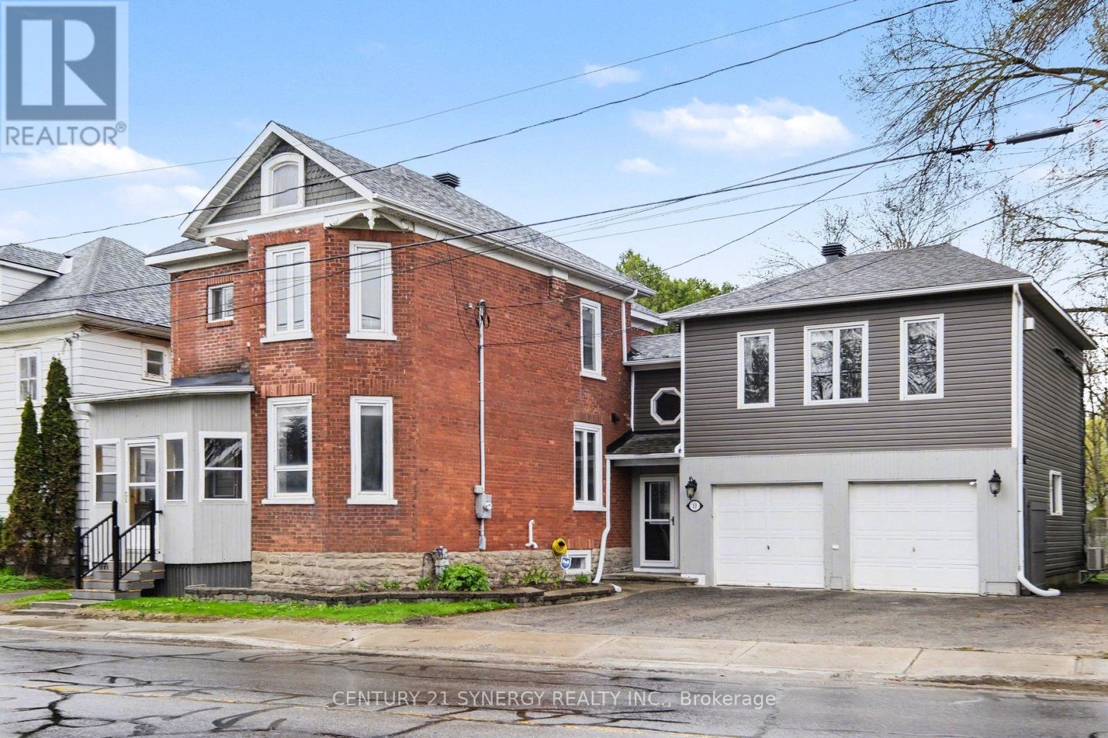 13 Lombard Street, Smiths Falls, Ontario  K7A 4E8 - Photo 2 - X13097640