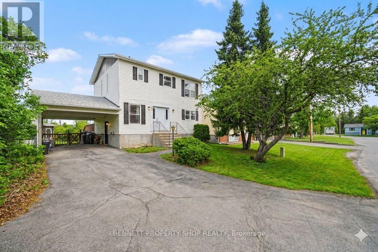 22 POOLE CREEK CRESCENT, Ottawa, Ontario