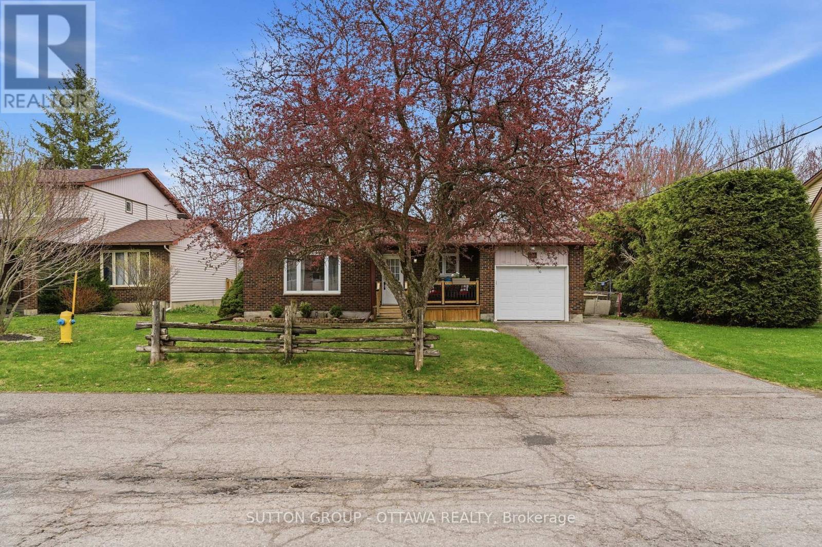 380 MAPLE STREET, Russell, Ontario