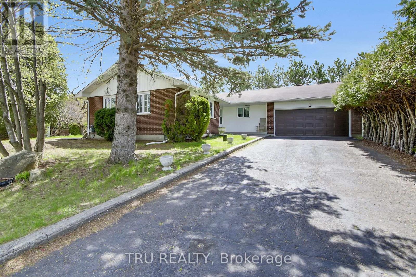 7038 SHIELDS DRIVE, Ottawa, Ontario