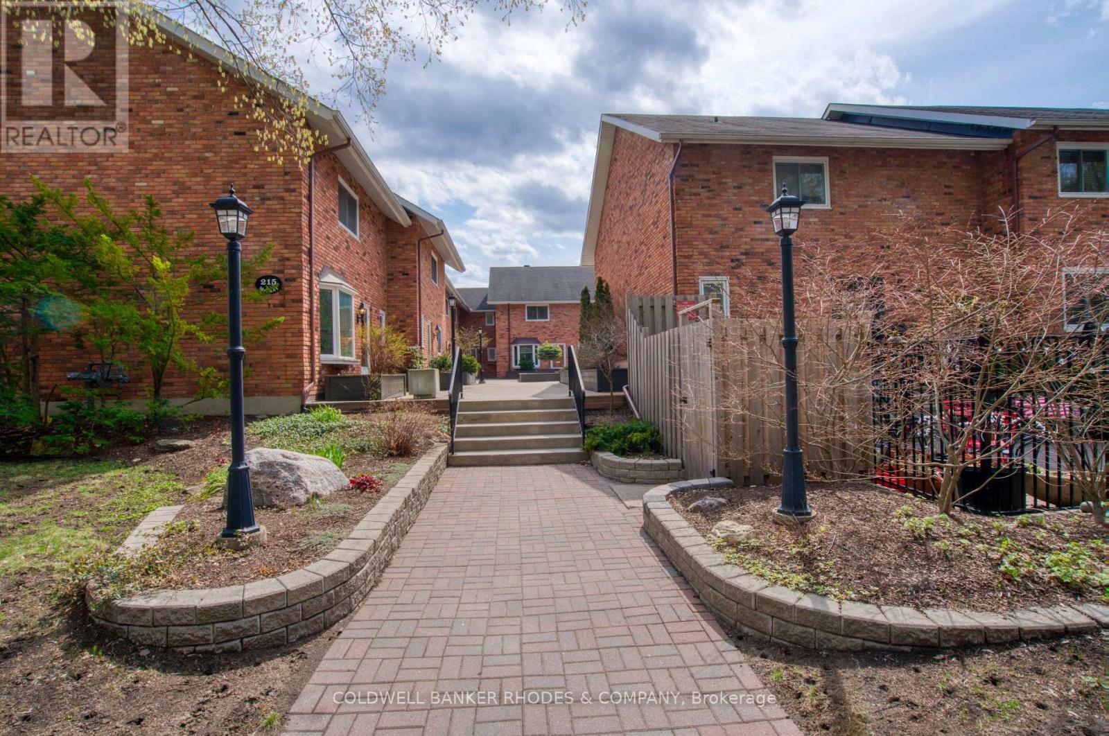 9 - 215 MACKAY STREET, Ottawa, Ontario
